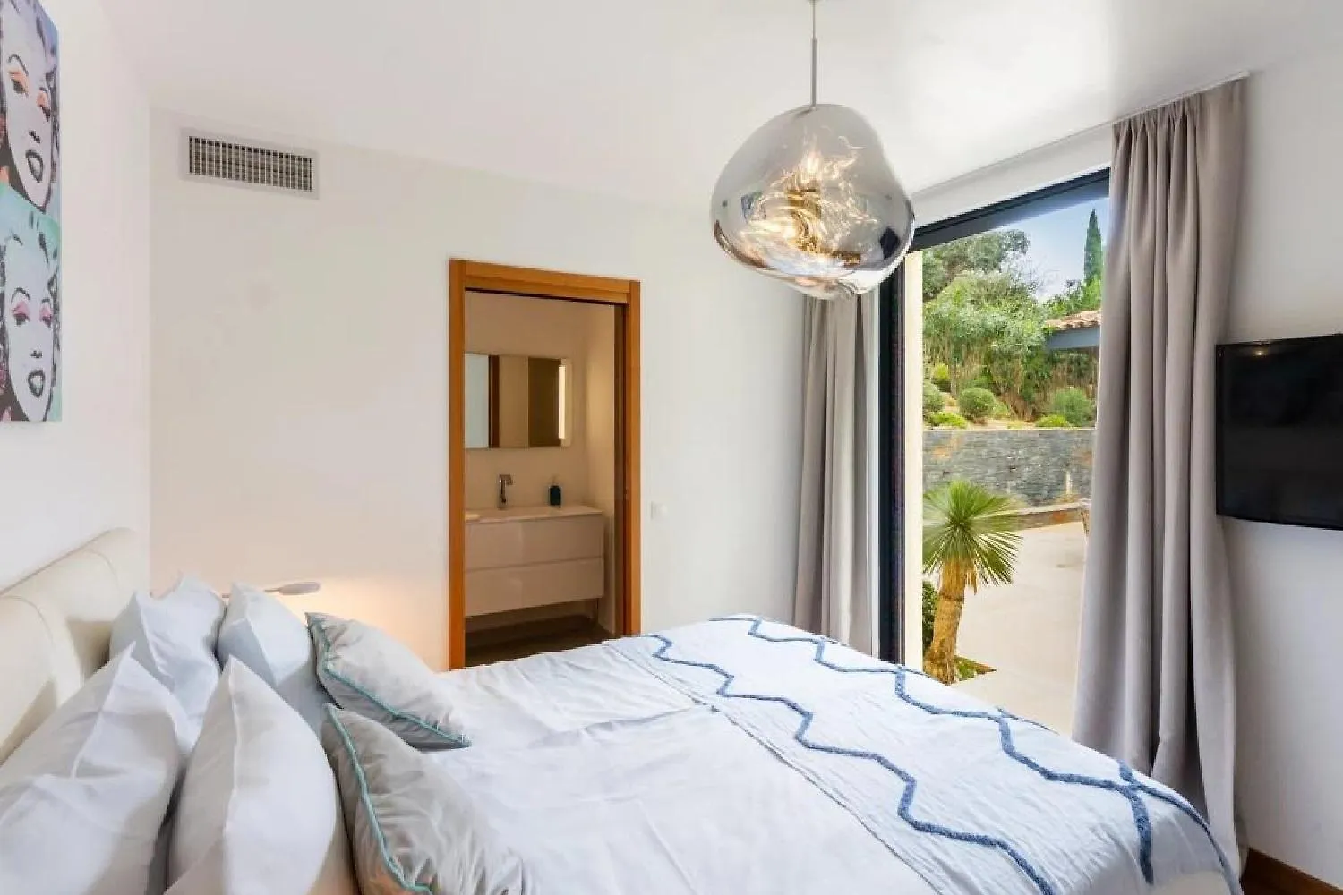 Superb Villa In Ramatuelle
